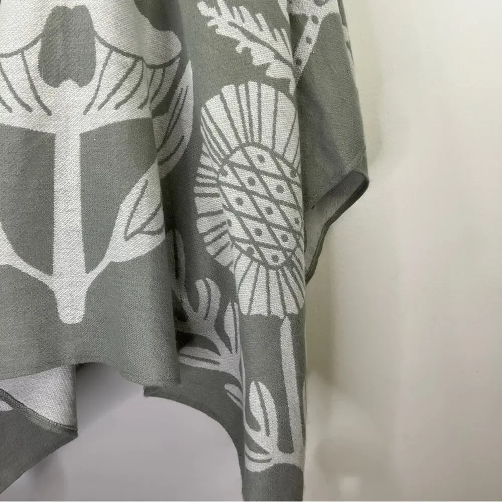 Soft Surroundings Grey Butterfly Frosted Floral Poncho One Size OS Tassels Wrap‎